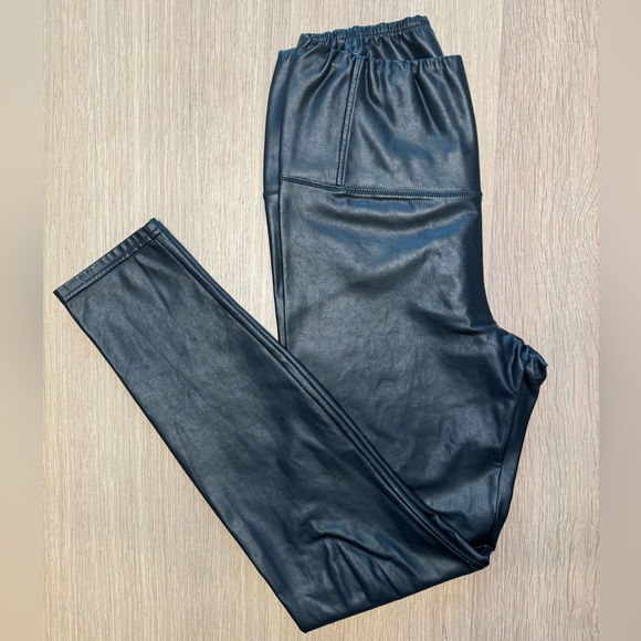 WILDFRED FREE black vegan leather Daria Pant. Size: M. - Picture 3 of 4